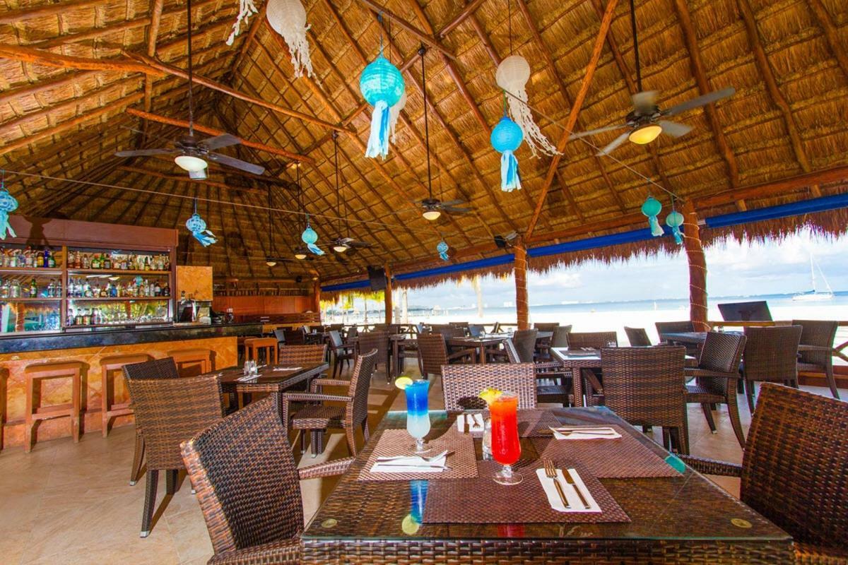 Cancun Beachfront Condo Bagian luar foto